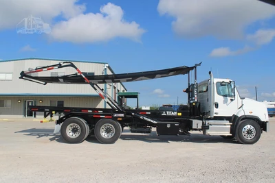 New | in-Stock 2027 FREIGHTLINER 114SD PLUS Rolloff Trucks Texas US | Roll Off Truck World #1507657
