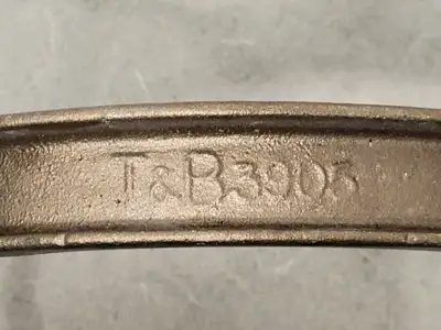 USED THOMAS & BETTS 3905