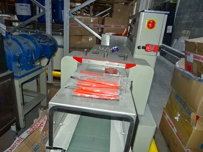 Samfull S/S extruder with horizontal form fill and sealer
