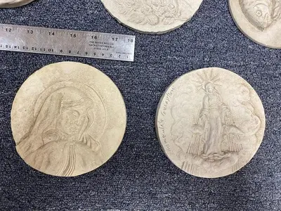 3364-700 DUPLICATING PLATES – 27 COMPOSITE HAND CARVED MEDALLIONS, JEWELRY