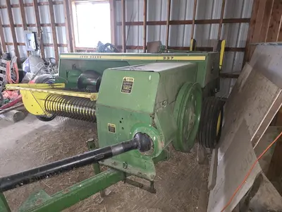 USED 1987 JOHN DEERE 337
