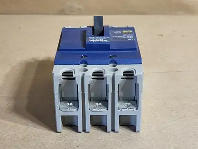 Used SCHNEIDER ELECTRIC EZD100E 40A Switchgears British Columbia CA | Lenmark #239899