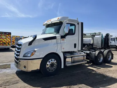 Used 2021 FREIGHTLINER CASCADIA Conventional trucks Minnesota US | Carco Truck & Equipment #1513697