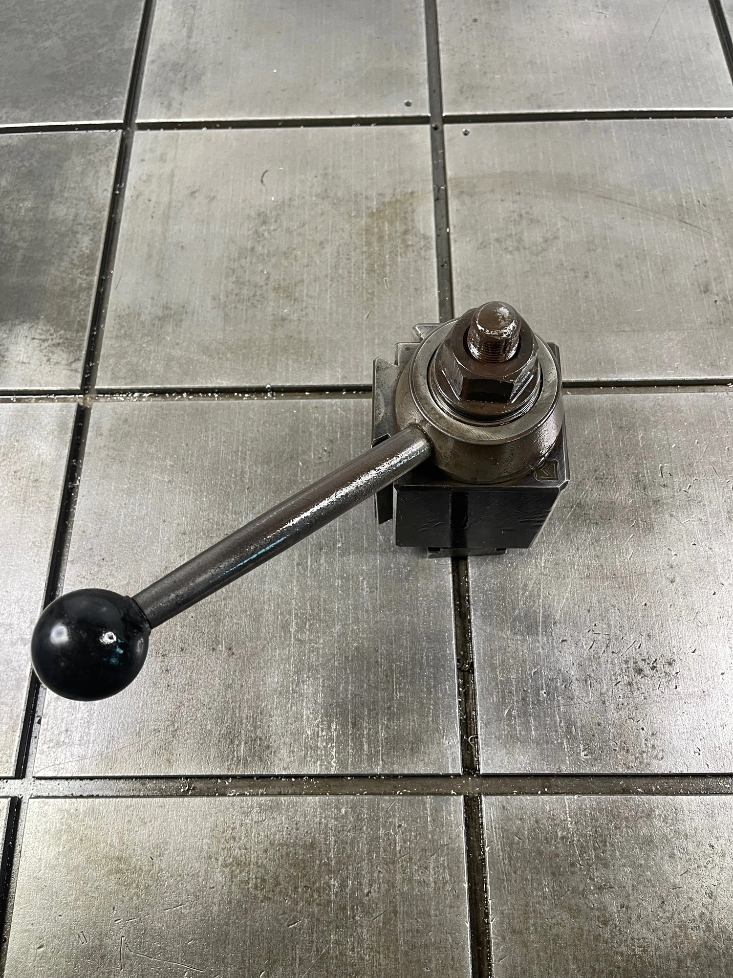 USED ALORIS CA Tool Post