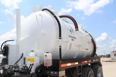 Used 2019 VOLVO VHD64B200 Vacuum Truck Texas US | Roll Off Truck World #1491991