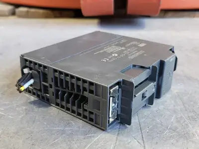 USED SIEMENS 6ES7 322-1HF10-0AA0