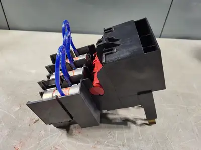 Disconnect Switch w/ 3 Times 60 Amp Fuse A4J60