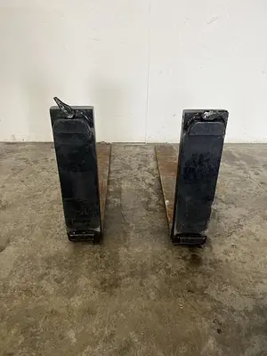USED KENHAR K-526 FORKLIFT FORKS 37 1/2" X 21 3/8" X 1.5"