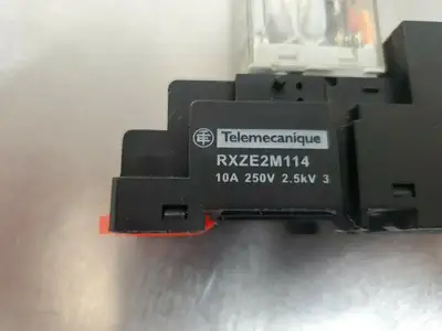 Telemecanique RXZE2M114 +RXM4AB2P7 Relay Coil 4E-10