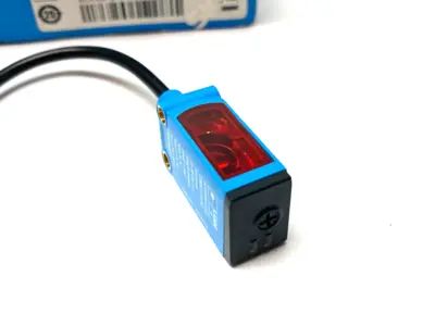 USED SICK PHOTOELECTRIC PROXIMITY SENSOR BACKGROUND SUPPRESSION