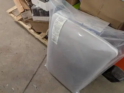 Pallet lot of unsold or unclaimed goods
