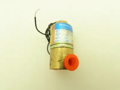 Honeywell Skinner 3139BBN1GN00 Solenoid Valve 3-Way NC 24VDC 100 PSI 1/8" NPT