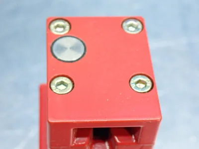 NEW TELEMECANIQUE XCKJ7910H7