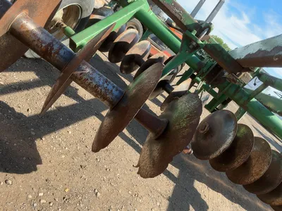 Used John Deere 13’6” Disc, Pull Behind with Pin Hitch, Hydraulic Lift/Lower, 9.5L-15 and 11L-14 Tir...