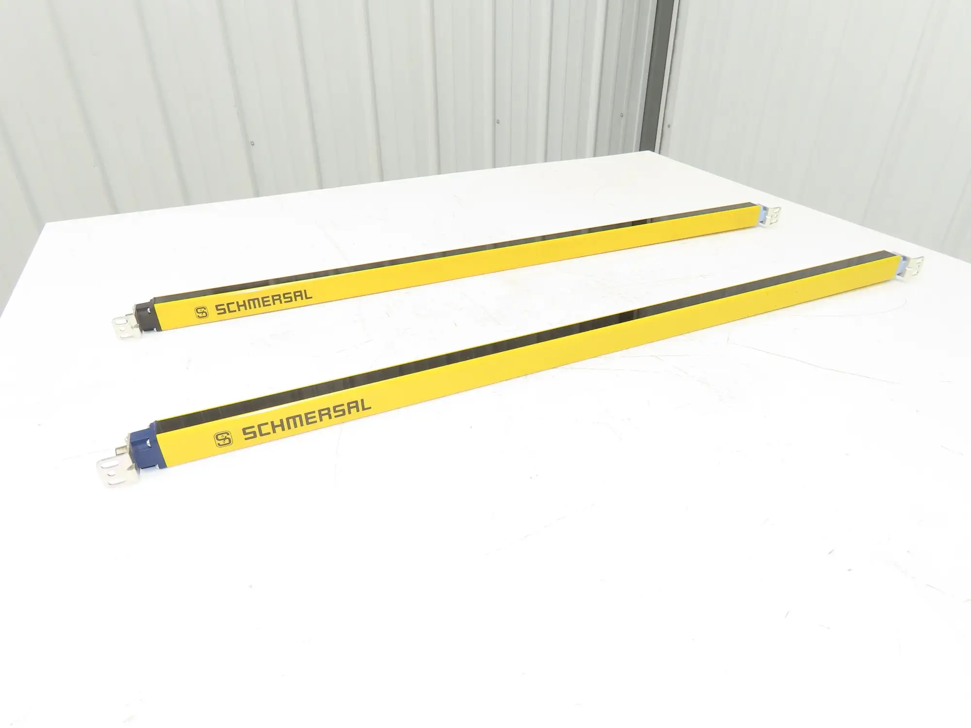 Schmersal SLC440COM-ER-0890-14 Safety Light Curtain Transmitter & Receiver Set