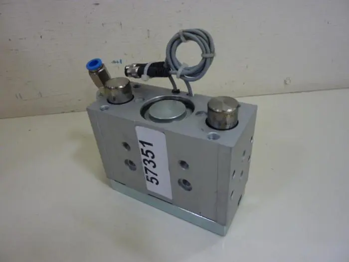 Used FESTO DFM-40-25-P-A-GF Cylinders Michigan US | Ideal Machinery #590349