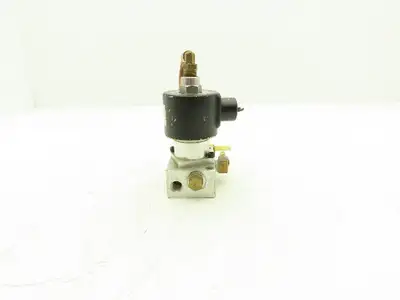 Versa E7SM-8012-66-Z-A120 Pneumatic Air Valve 2-Inlet 3-Way 2-Position NO 150psi