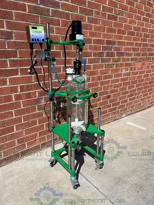USED CHEMGLASS 10 LITER JACKETED GLASS REACTOR W/ CHEMGLASS DIGITAL OVERHEAD STIRRER