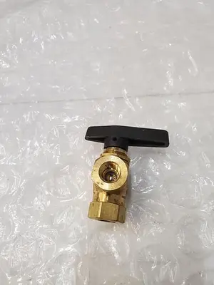 DIVERTING 3-PORT BRASS BALL VALVE 46095K42