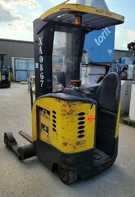 USED 2002 CROWN RR5000