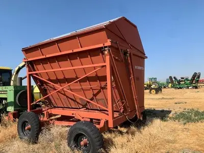 USED RICHARDTON 700