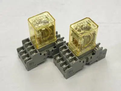 Used IDEC Relay 42VDC w/ SY4S-05 Relay Base 95503 LOT OF 2 Relays & Switches Michigan US | Maverick Industrial Sales #1402088