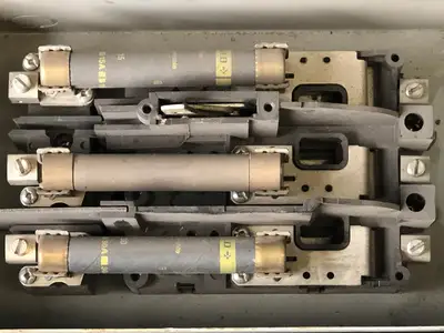 30 Amp Electrical Enclosure w/ Fuses