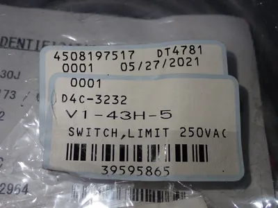 NEW OMRON D4C3232