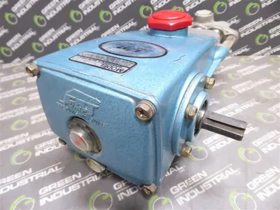 Cat Pumps 331 4 Frame Piston Pump 4gpm 15.1lpm 2100 Cracked Oil Cap Used