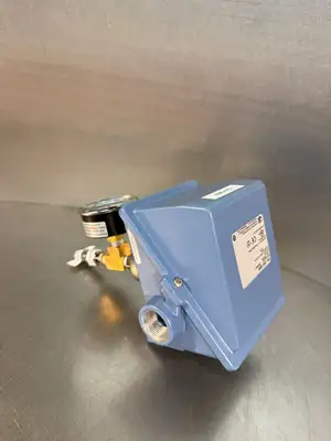 United Electric J402-15828 / 129030-10 Pressure Switch (12.6.5)