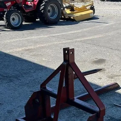 3PT HITCH BALE LIFT Bale Lift | County Equipment Company LLC (4)