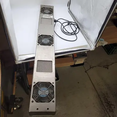 Used DESCO DESCO: 60600 - CHARGEBUSTER® OVERHEAD IONIZER WITH LIGHTS, 3-FAN, 120VAC Electronic Component Fans | ND Industrial Surplus #1225840
