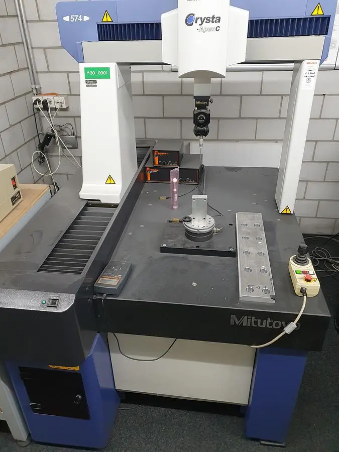 USED MITUTOYO CRT-A C574