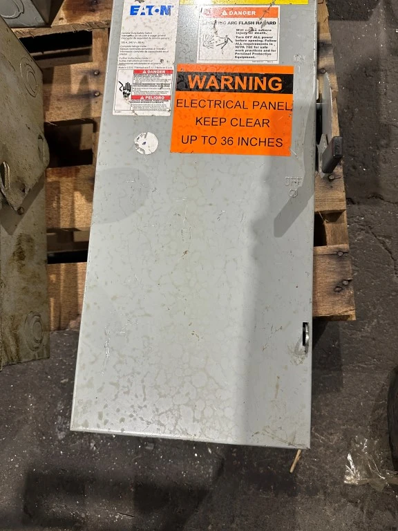 EATON DG323NGB 100AMP FUSIBLE DISCONNECT W/FU