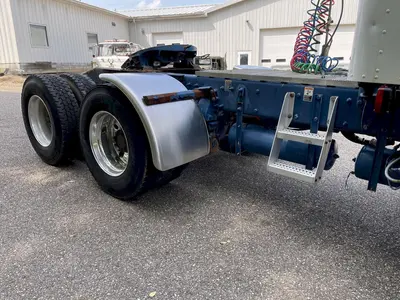 USED 2010 PETERBILT 367 FLAT TOP W/36” SLEEPER