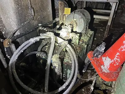 USED BLACK CLAWSON ROLL SPLITTER