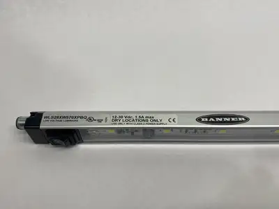 USED BANNER ENGINEERING WORK LIGHT STRIP, SWITCHED, 570MM LENGTH, 18065