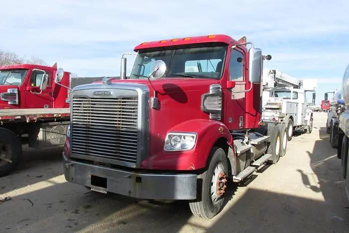 Used 2016 FREIGHTLINER CORONADO 122 Conventional trucks Manitoba CA | Conquest Truck & Auto Sales #1421347