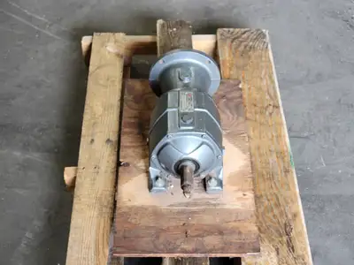 USED US GEARMOTORS F11-0495529-011