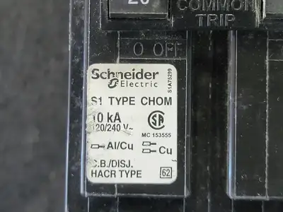 Used SCHNEIDER ELECTRIC CHOM220 Switchgears British Columbia CA | Lenmark #243639
