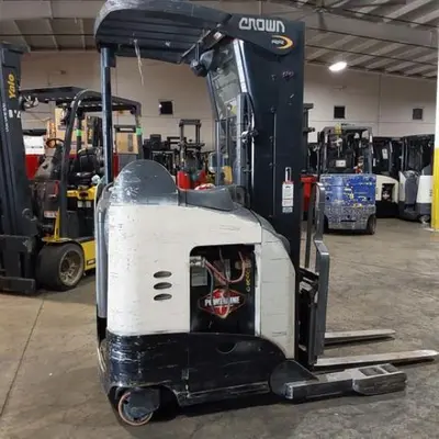 USED 2016 CROWN RR5725-45