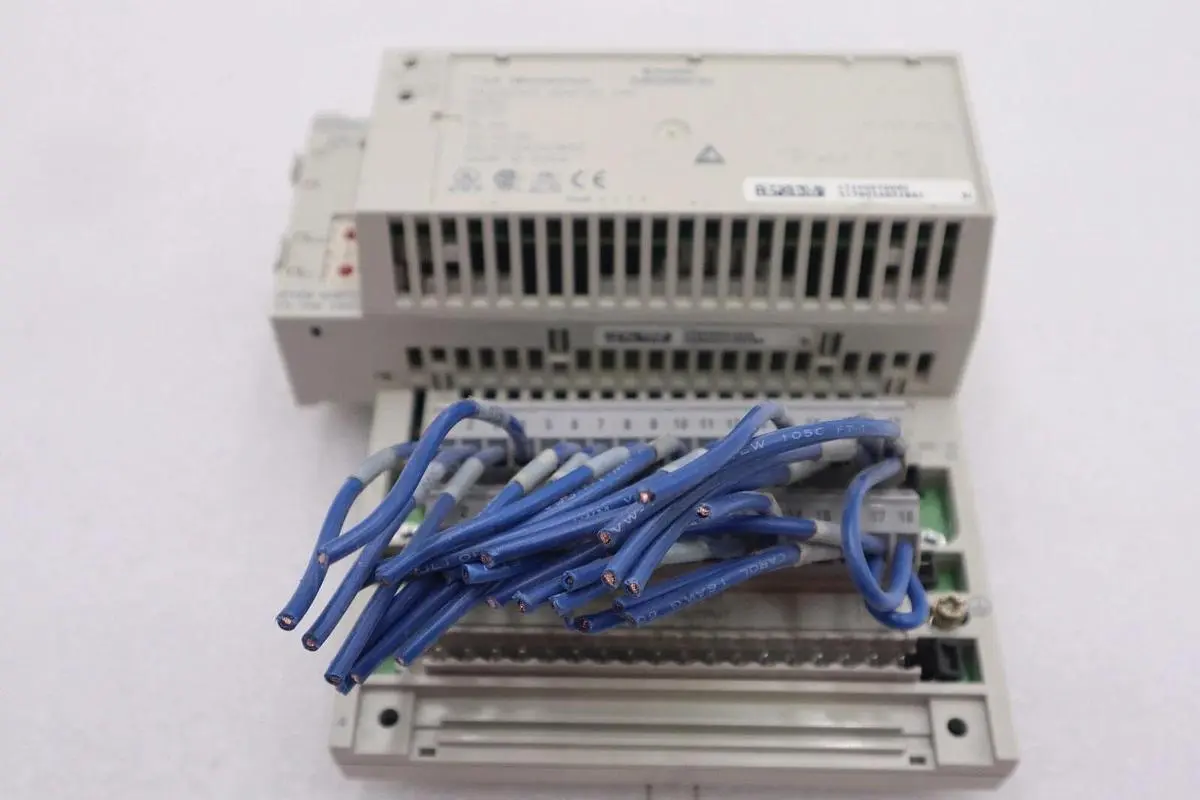 Schneider Electric 170ADM35010 PLC I/O Base 24VDC-16PT IN/OUT #4103