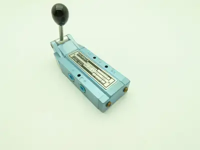Skinner S3L0ACX2 Manual Directional Control Valve 5-Way 2 Pos 150PSI 1/4" NPT