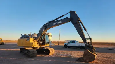 USED 2012 Deere 210G LC