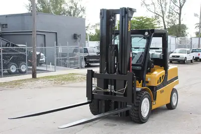 Used 2017 YALE GLP120VX Internal Combustion Forklifts: Pneumatic Tire Florida US | Truck and Van Outlet #1509244