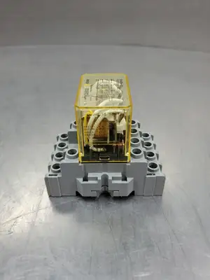 USED IDEC RH4B-UL 120VAC Relay w/SH4B-05C Base Socket.