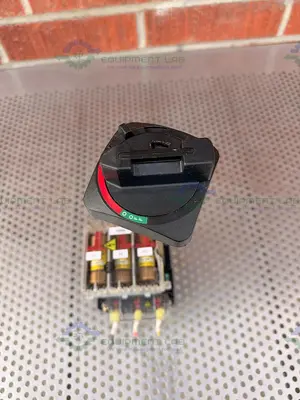 Used ALLEN BRADLEY 194R-NJ030P3 3-POLE, 30-AMPERE FUSED ROTARY DISCONNECT SWITCH Electronics & Components California US | Equipment Lab #1566564