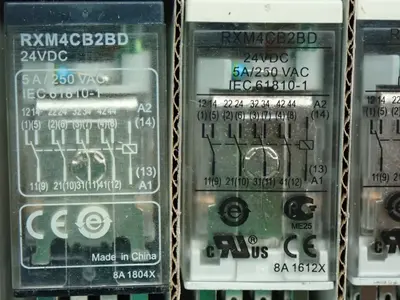 USED SCHNEIDER ELECTRIC RXM4CB2BD