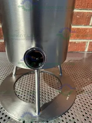 USED AQUASYN HASTELLOY C 22 SINGLE WALL  14 LITER TANK W/ AQUASYN VALVE