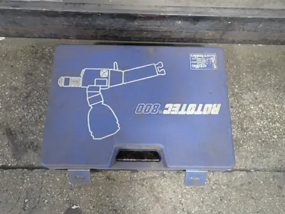 Pneumatic Riveting Tool